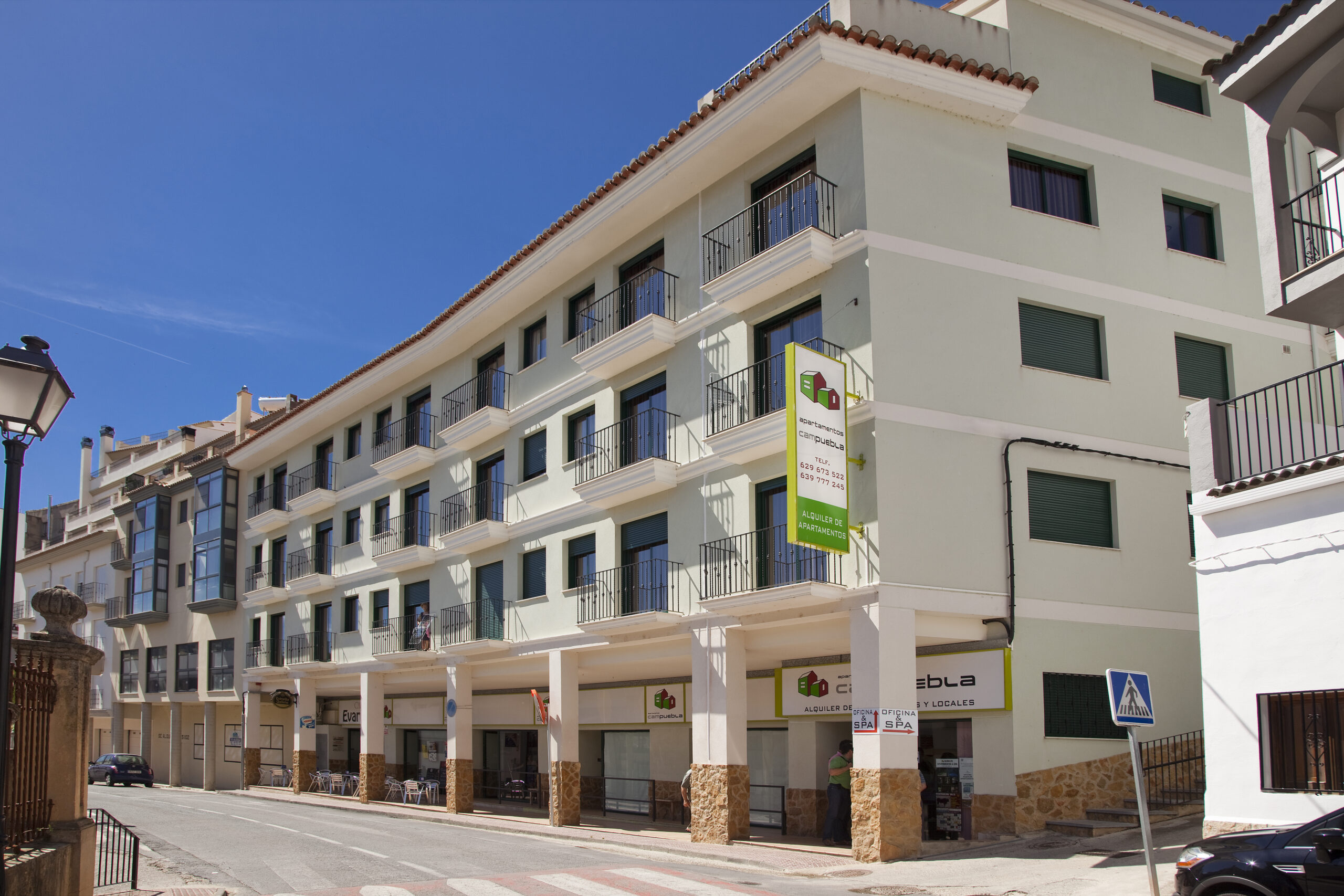 Fachada de uno de los edificios de Apartamentos Campuebla